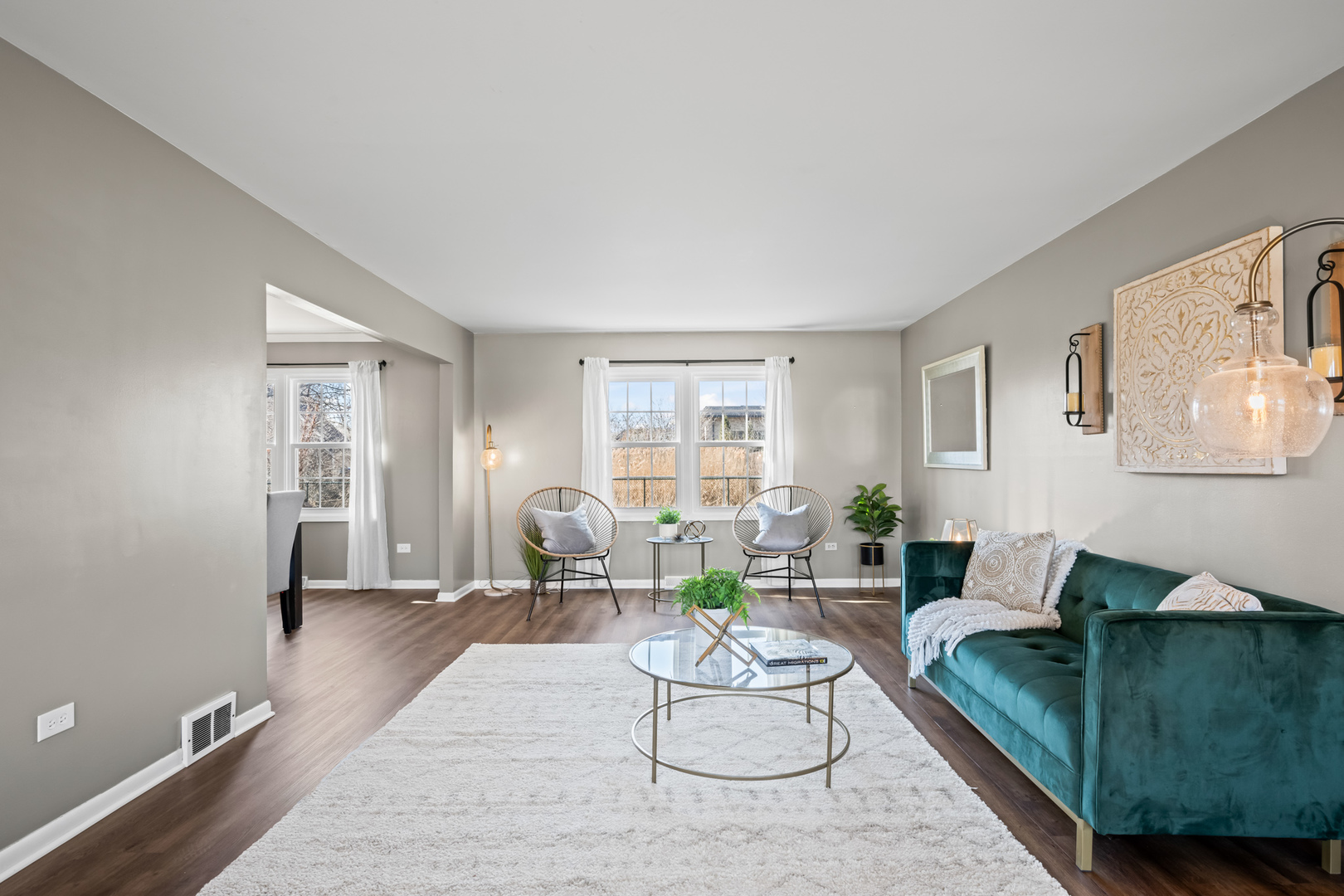 1320 N Douglas Avenue, Arlington Heights, IL 60004