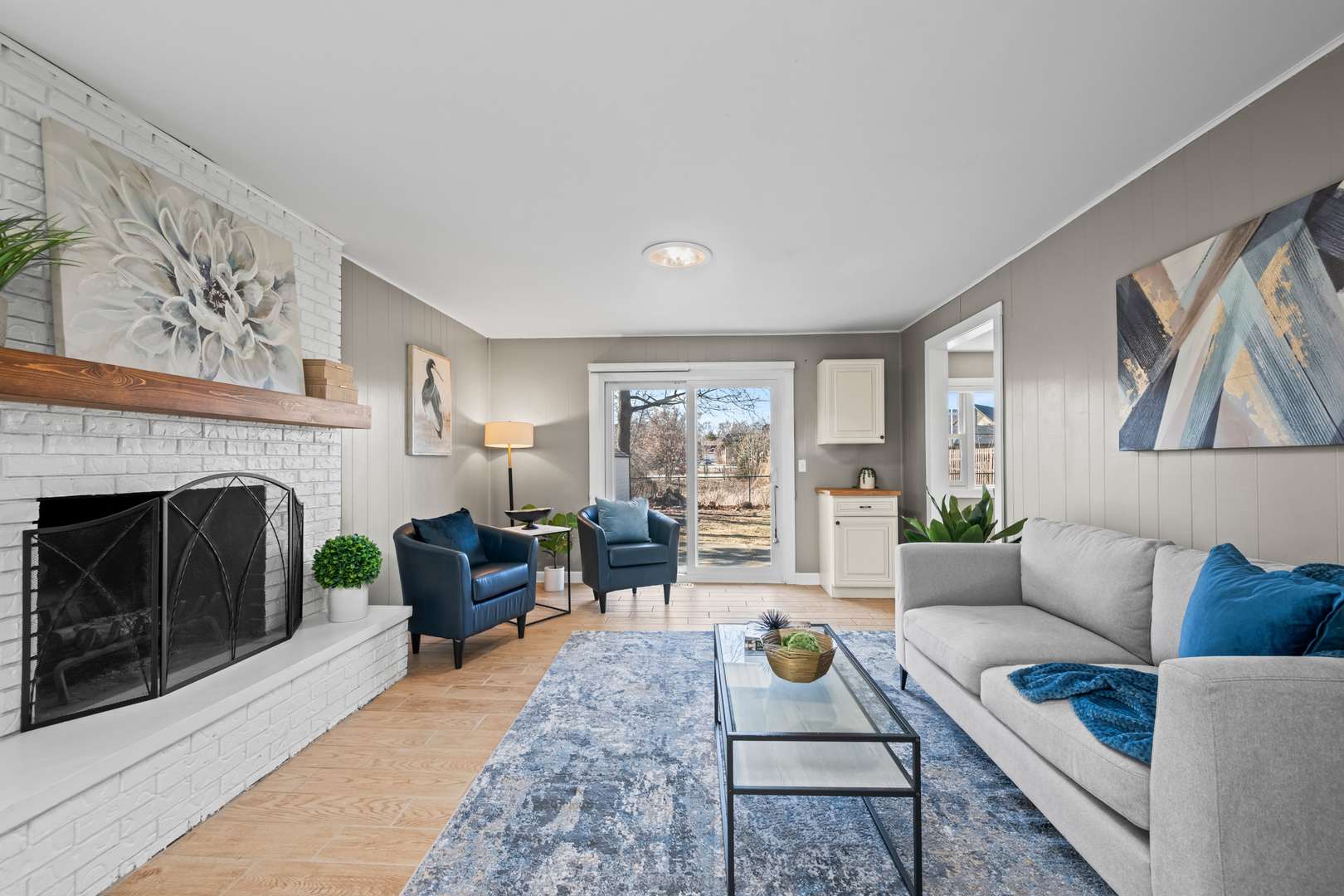 1320 N Douglas Avenue, Arlington Heights, IL 60004