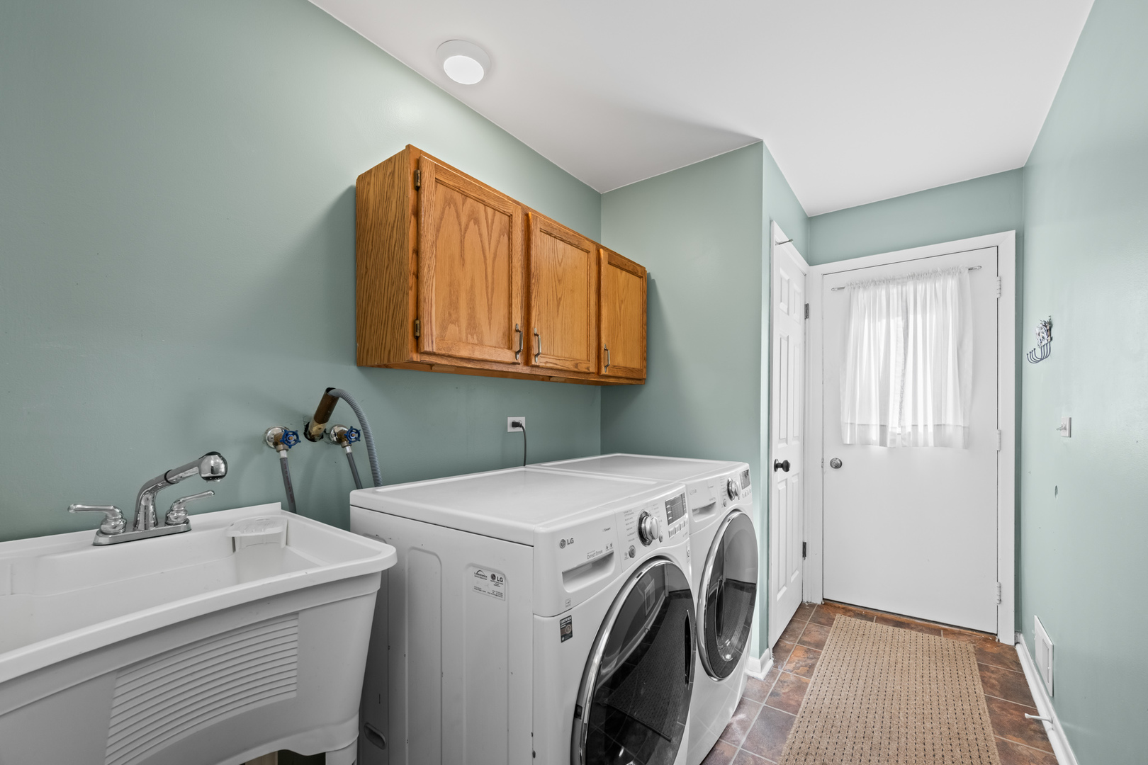 1320 N Douglas Avenue, Arlington Heights, IL 60004