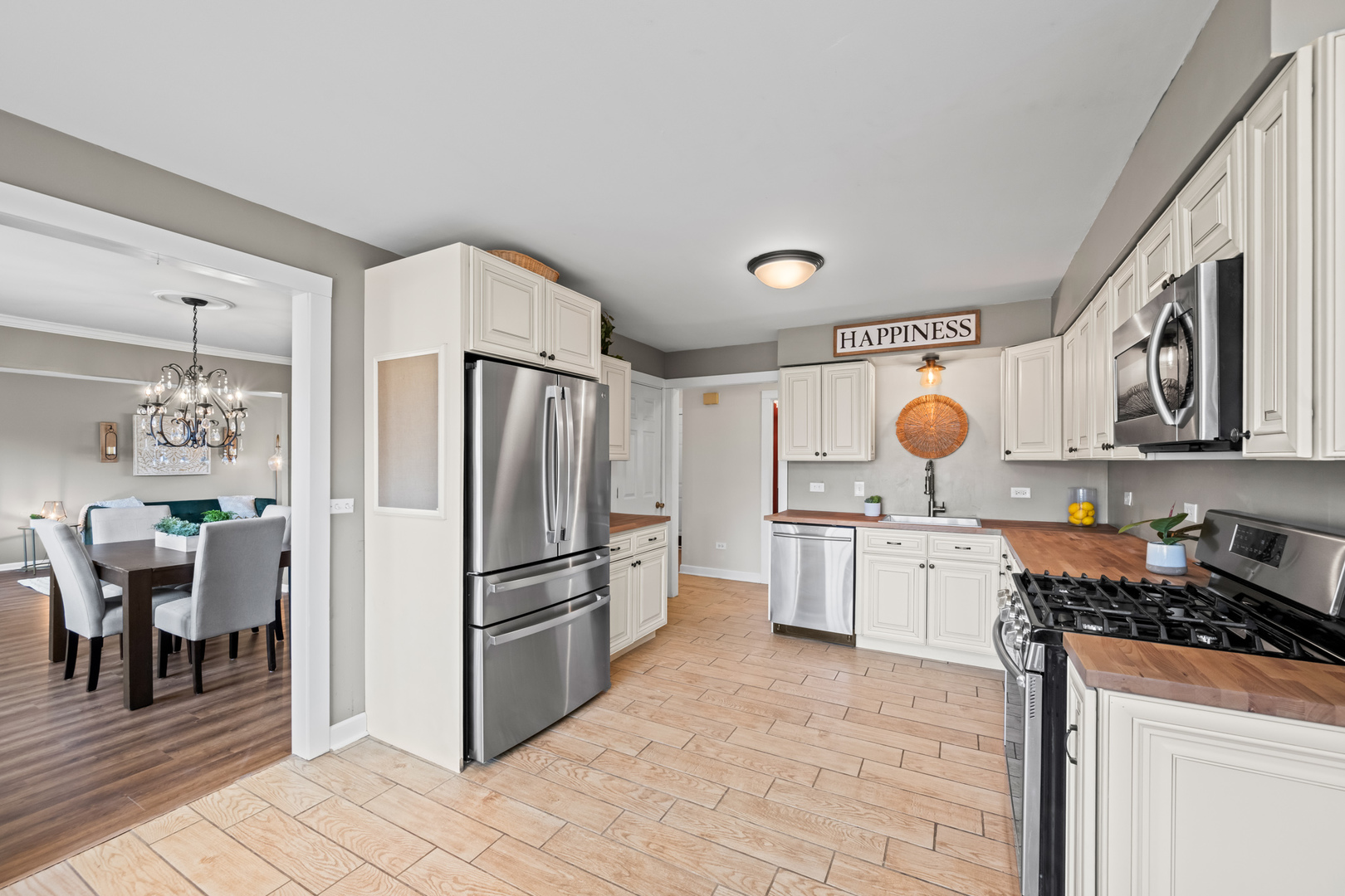 1320 N Douglas Avenue, Arlington Heights, IL 60004