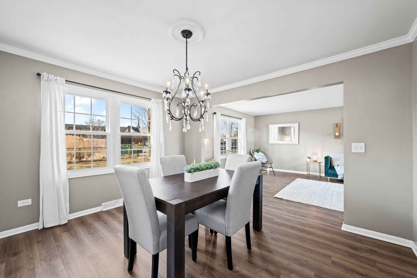 1320 N Douglas Avenue, Arlington Heights, IL 60004