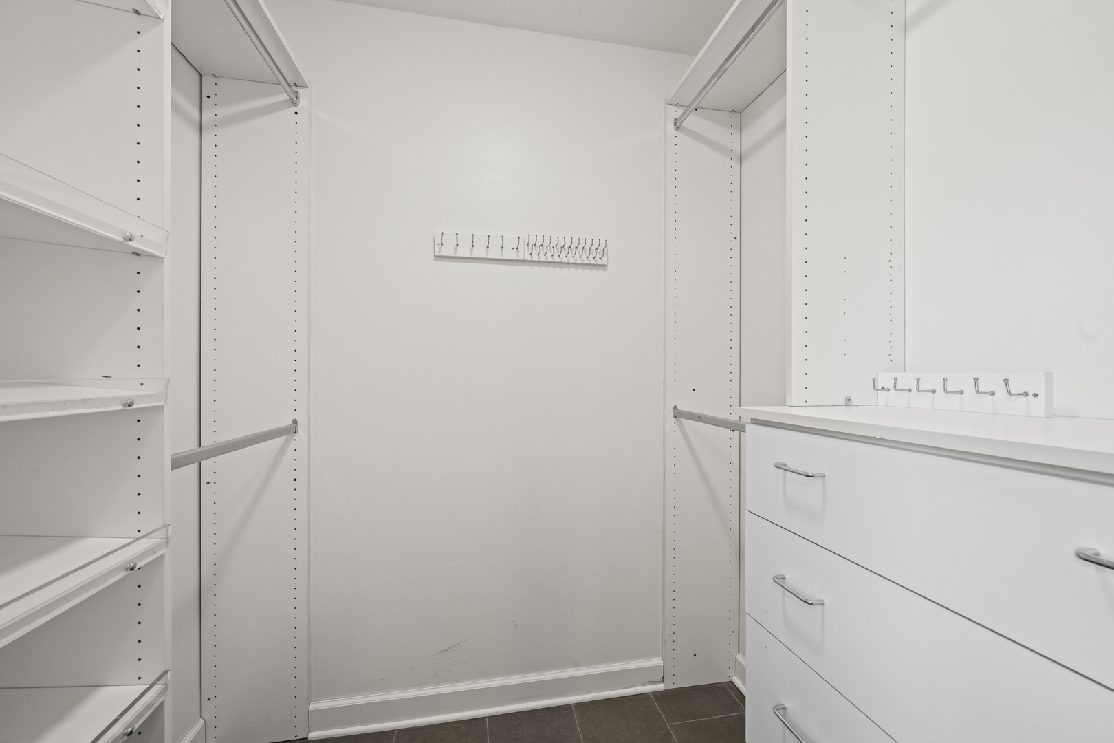 1320 N Douglas Avenue, Arlington Heights, IL 60004