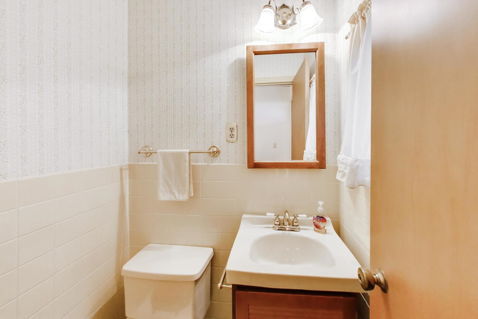 8012 Davis Street, Niles, IL 60714