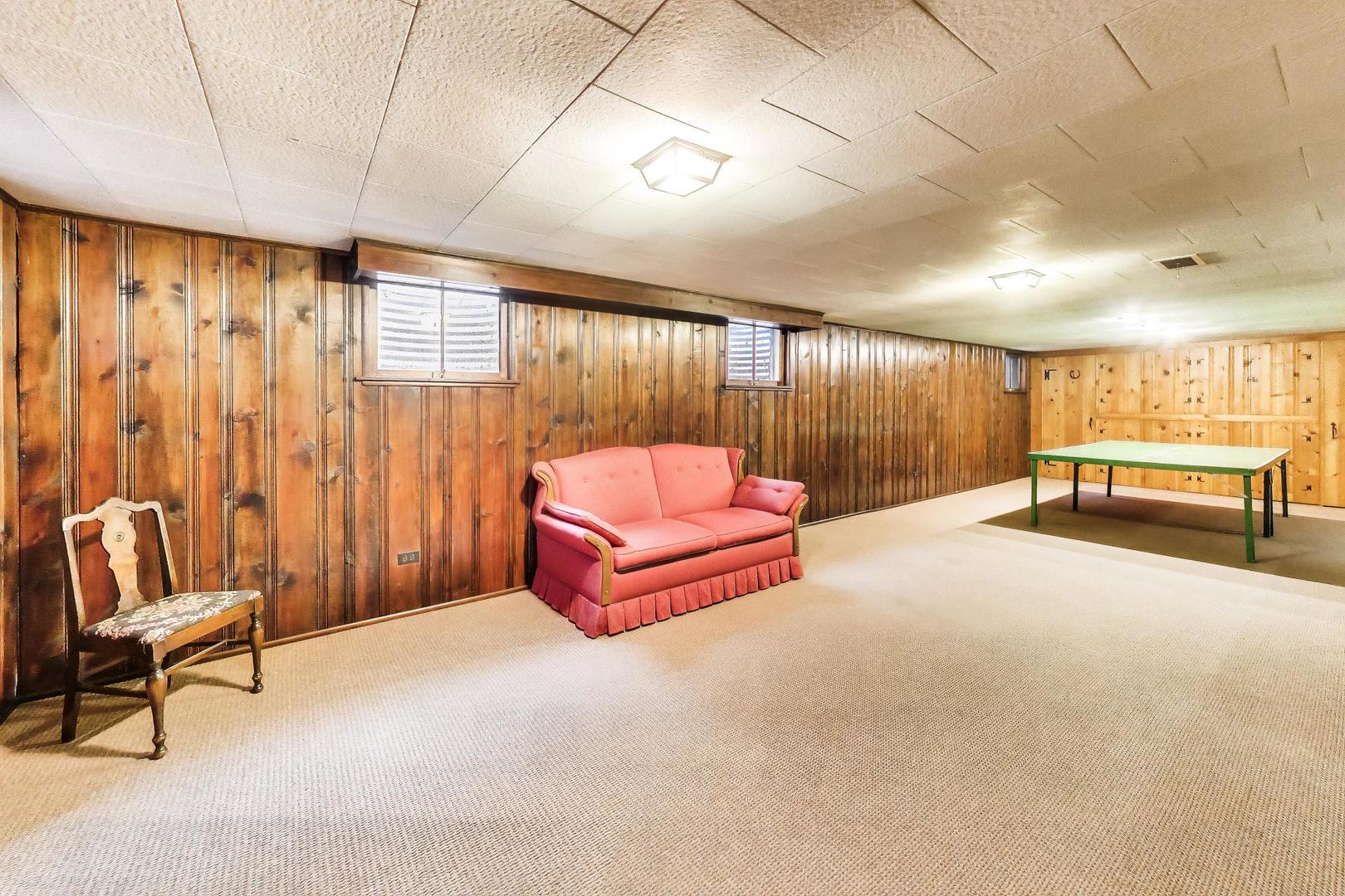 8012 Davis Street, Niles, IL 60714