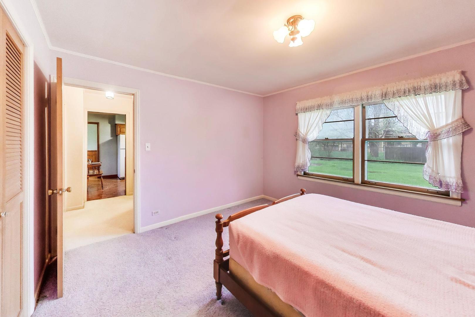 8012 Davis Street, Niles, IL 60714