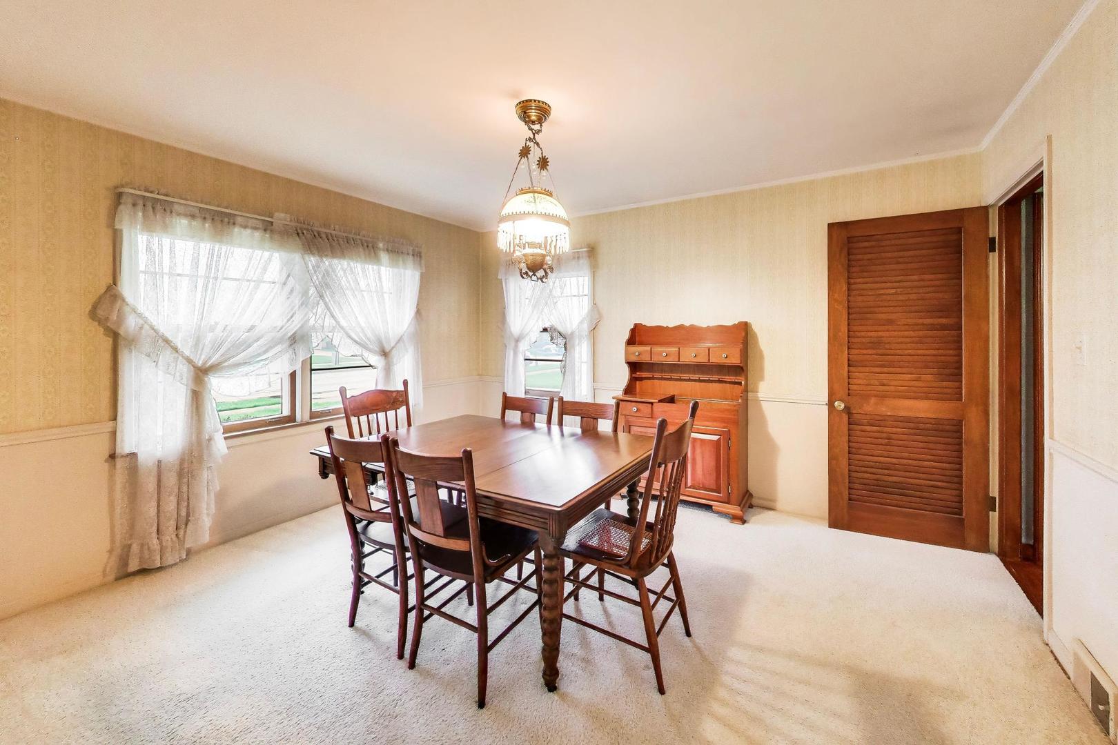 8012 Davis Street, Niles, IL 60714