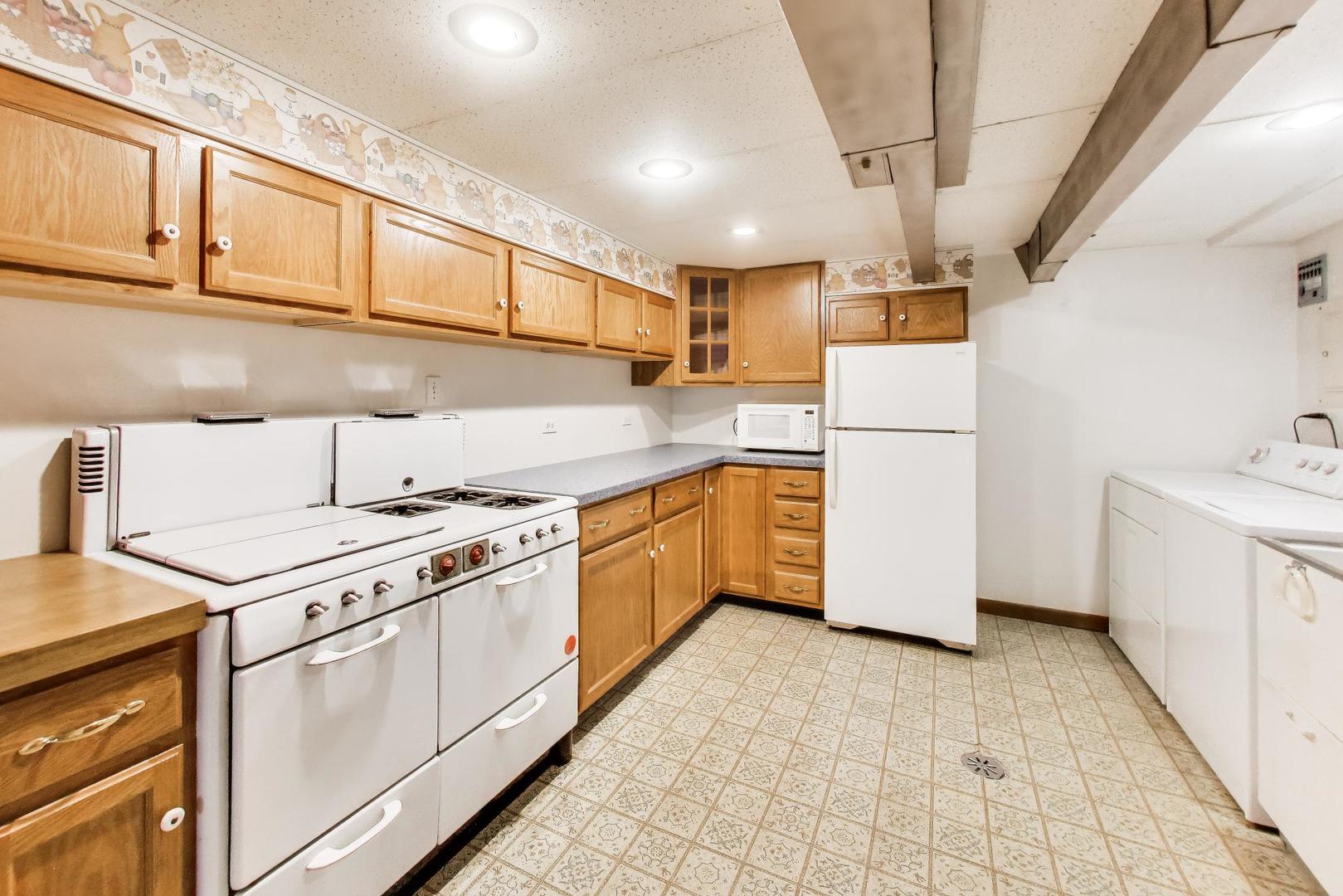 8012 Davis Street, Niles, IL 60714