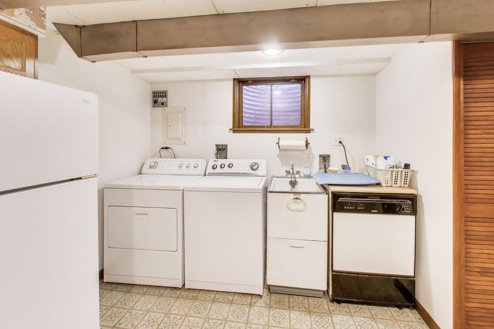 8012 Davis Street, Niles, IL 60714