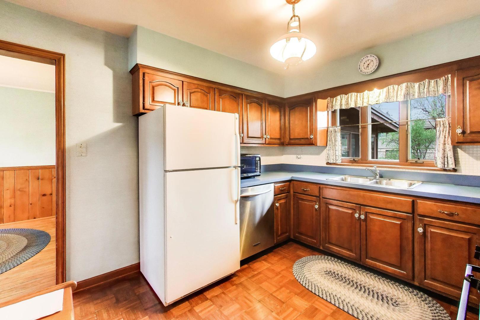 8012 Davis Street, Niles, IL 60714