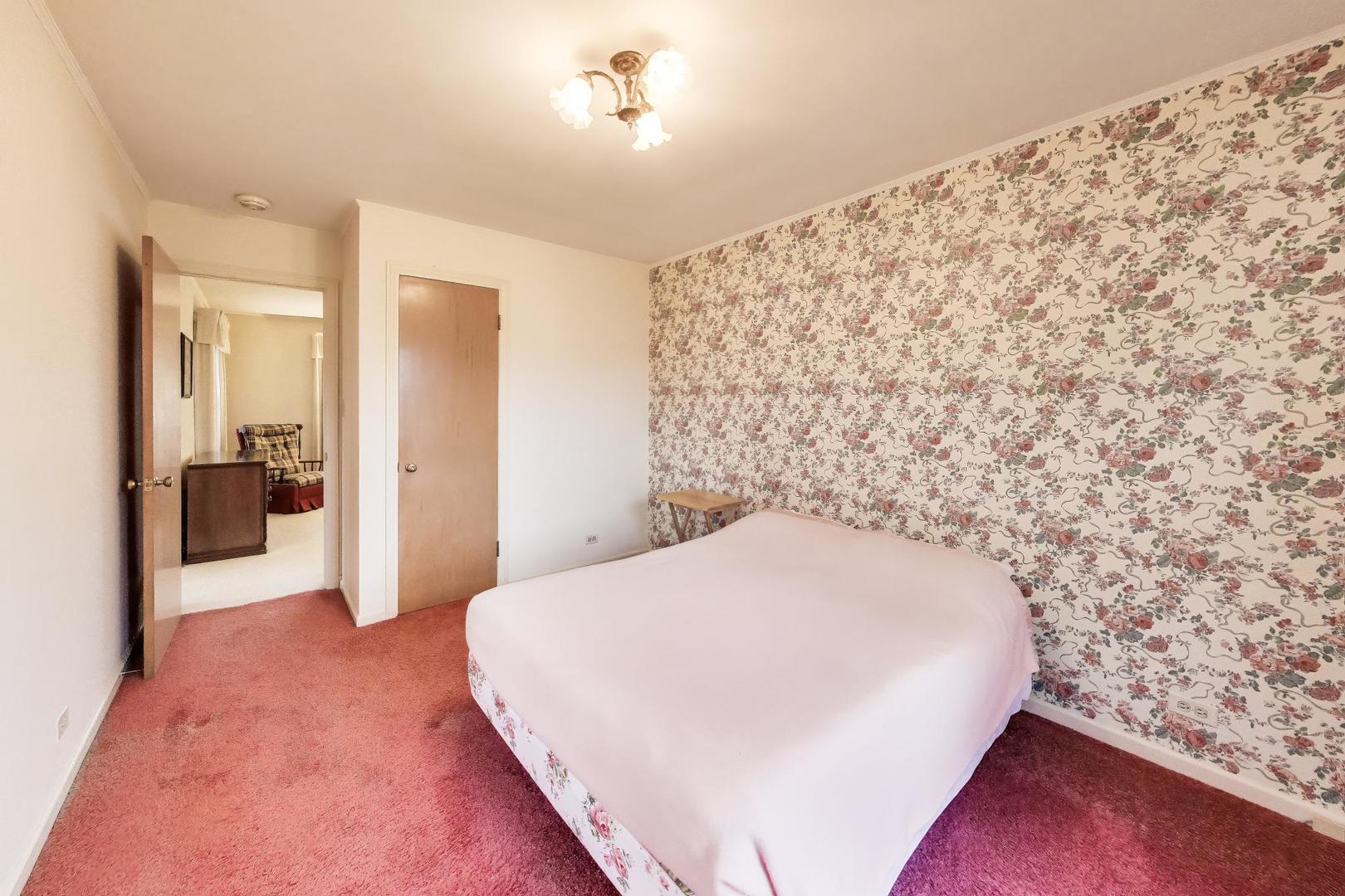 8012 Davis Street, Niles, IL 60714