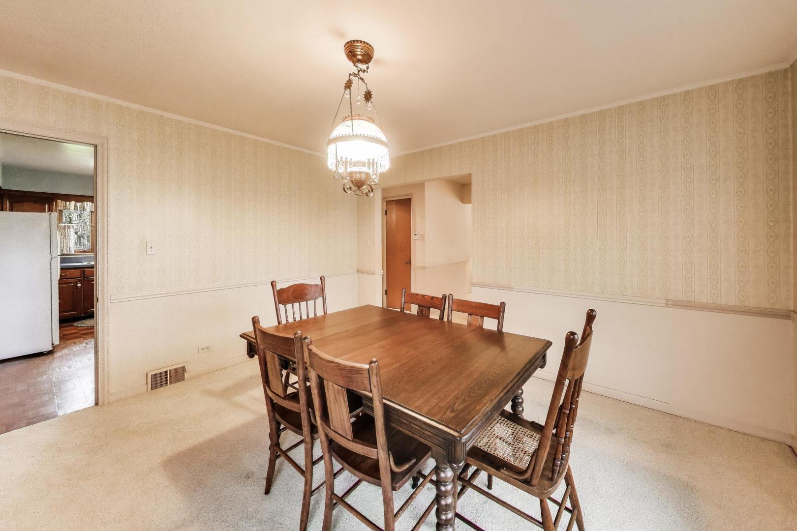 8012 Davis Street, Niles, IL 60714