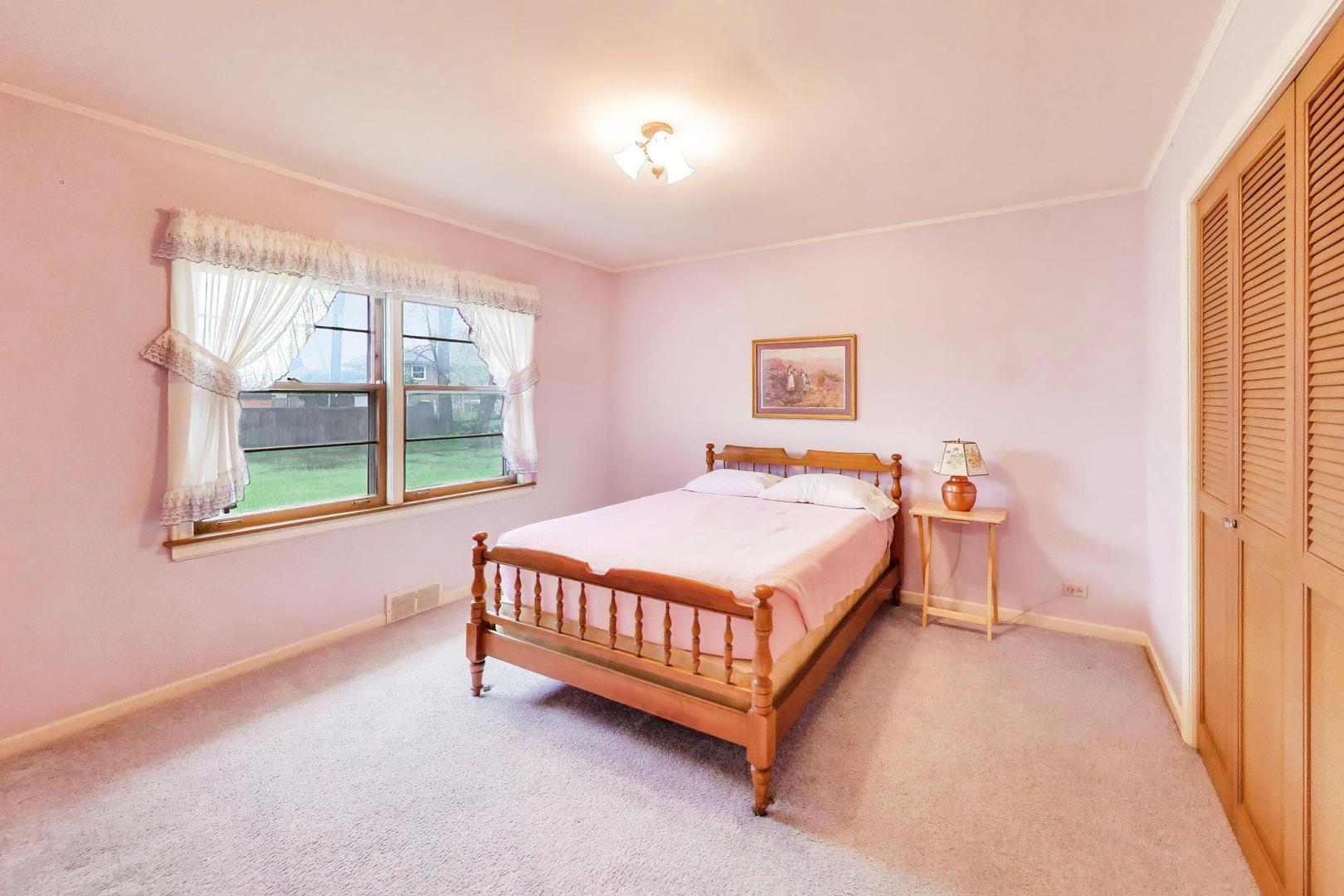 8012 Davis Street, Niles, IL 60714