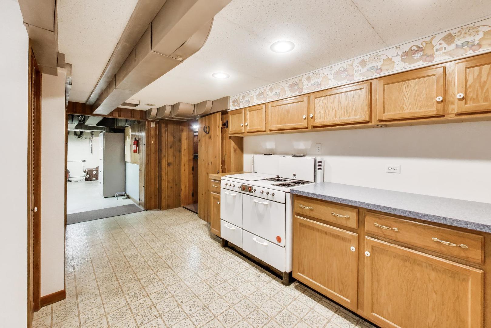 8012 Davis Street, Niles, IL 60714