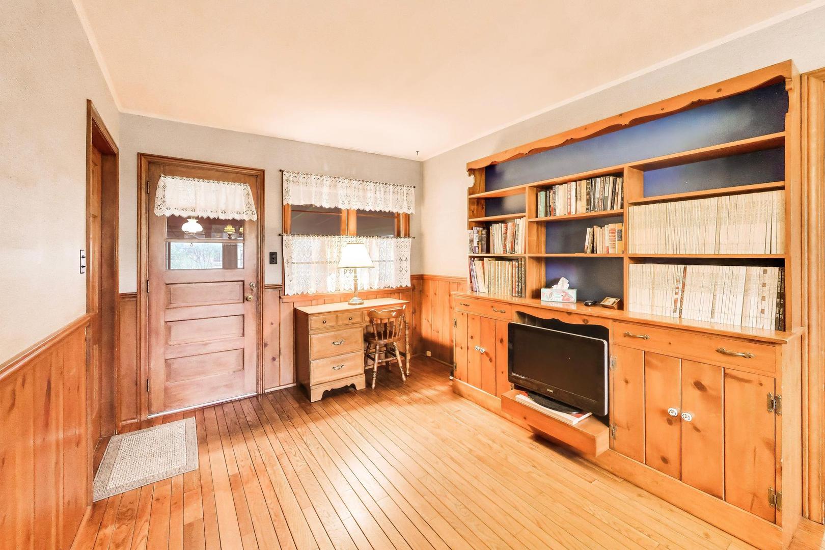 8012 Davis Street, Niles, IL 60714