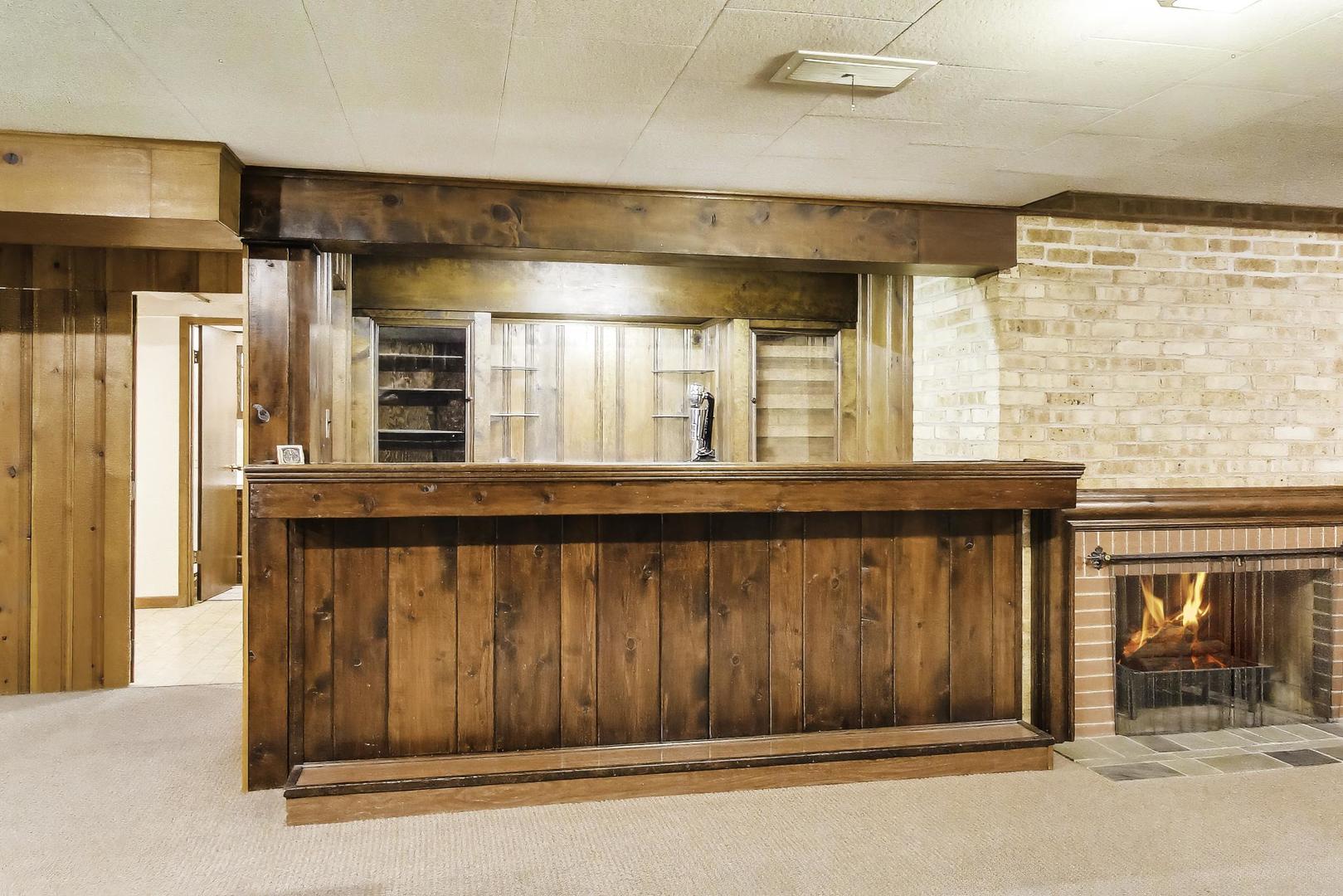 8012 Davis Street, Niles, IL 60714