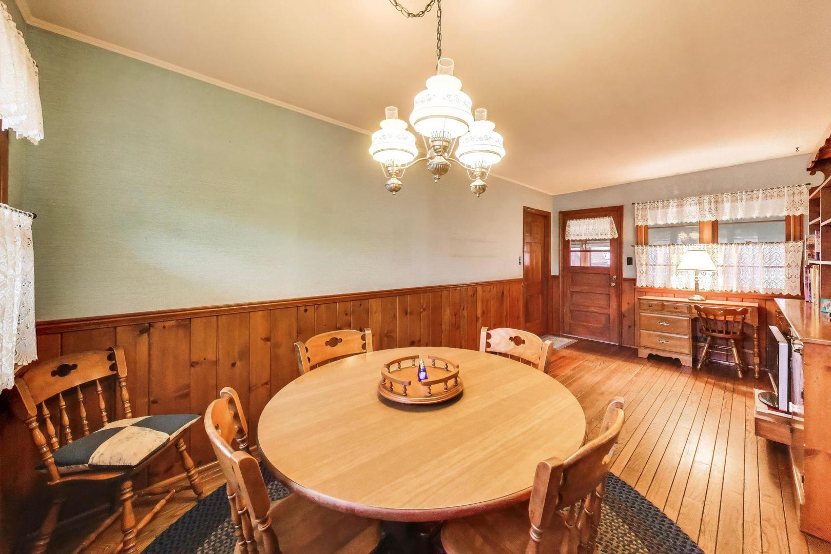 8012 Davis Street, Niles, IL 60714