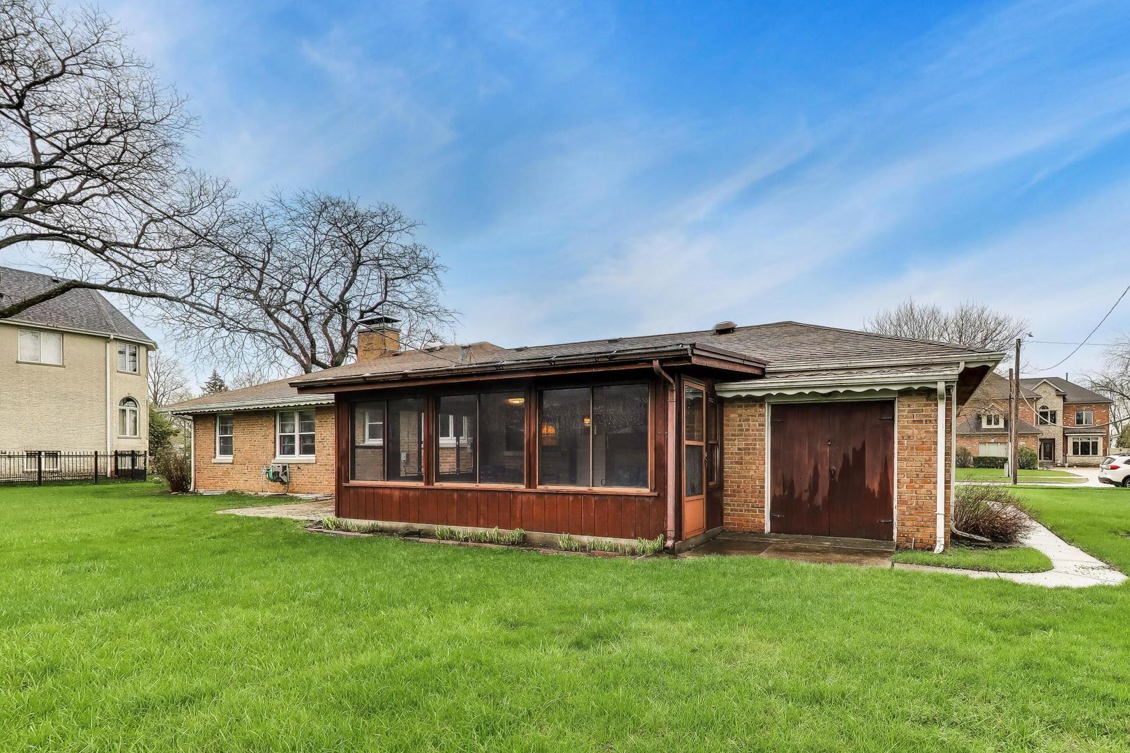 8012 Davis Street, Niles, IL 60714