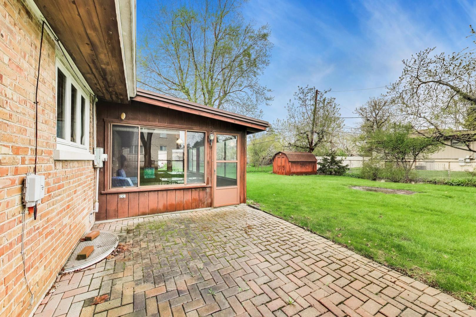 8012 Davis Street, Niles, IL 60714