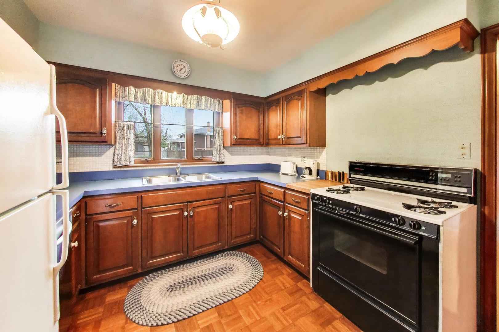 8012 Davis Street, Niles, IL 60714