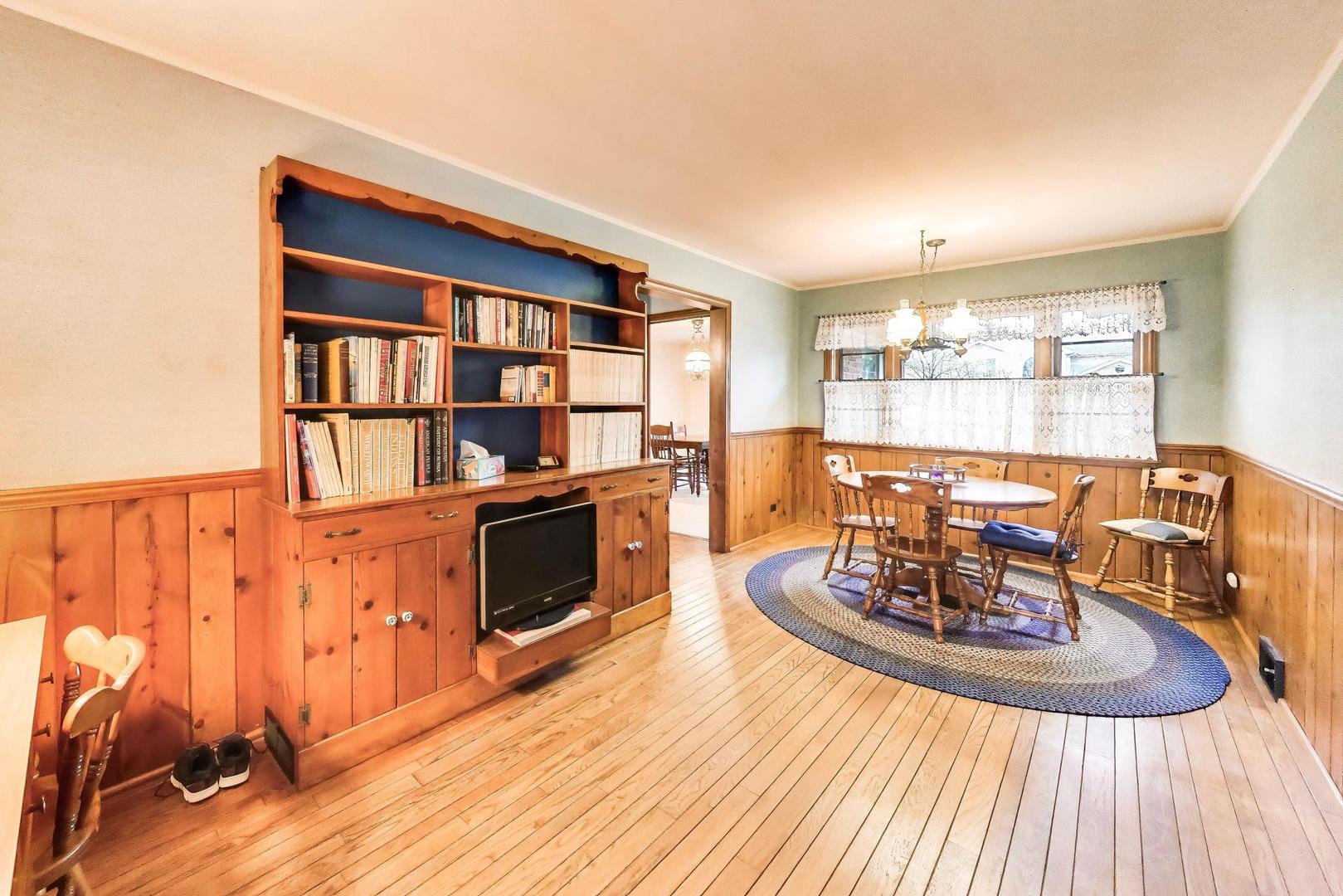 8012 Davis Street, Niles, IL 60714