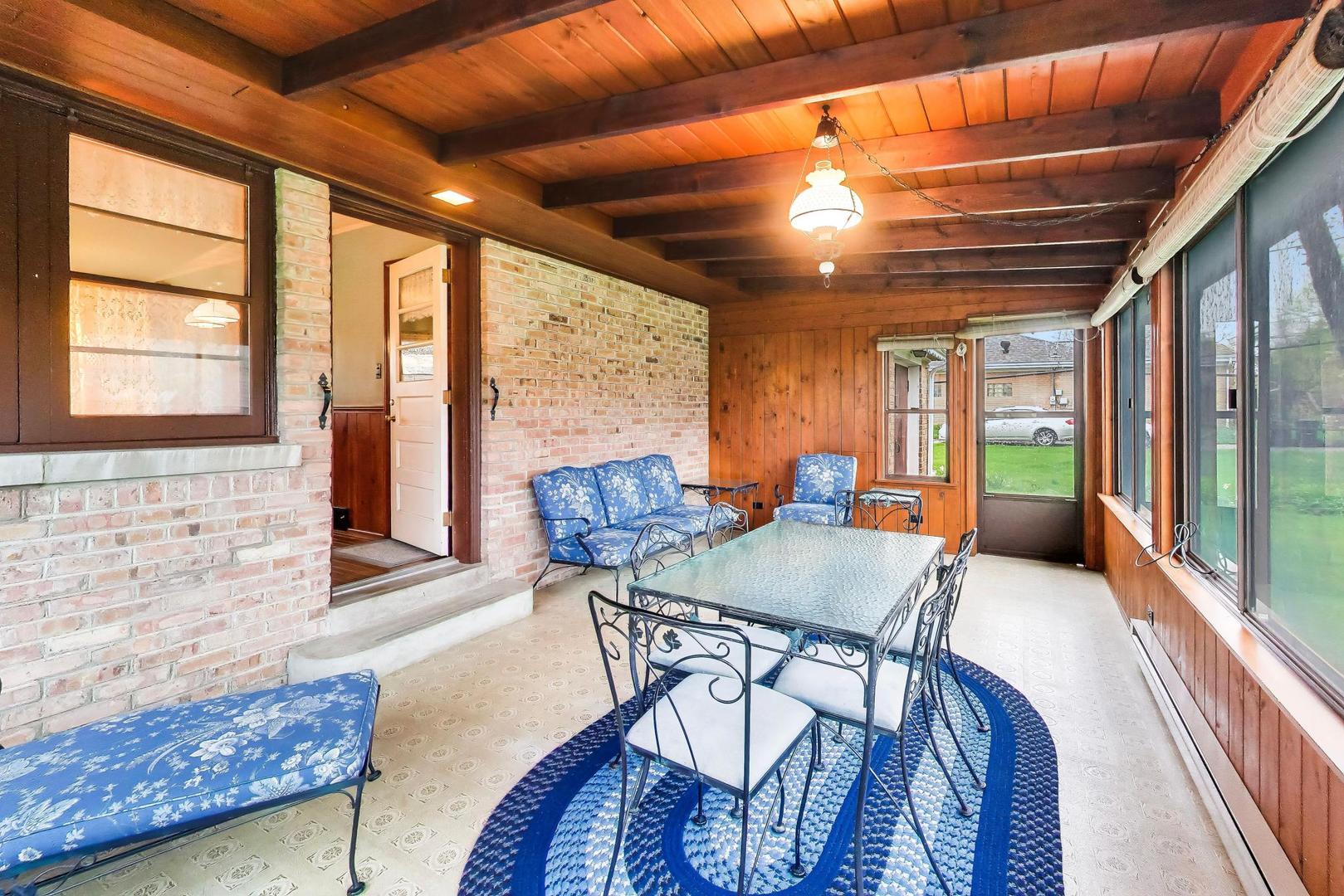 8012 Davis Street, Niles, IL 60714