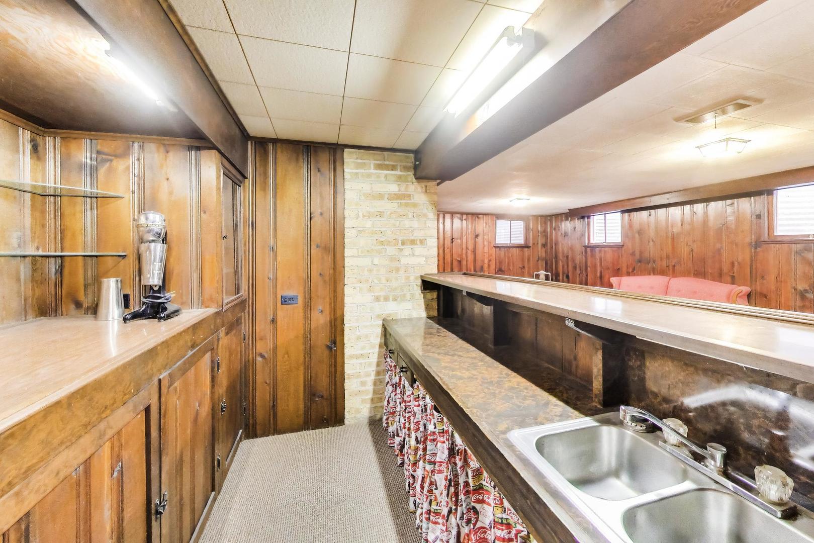 8012 Davis Street, Niles, IL 60714