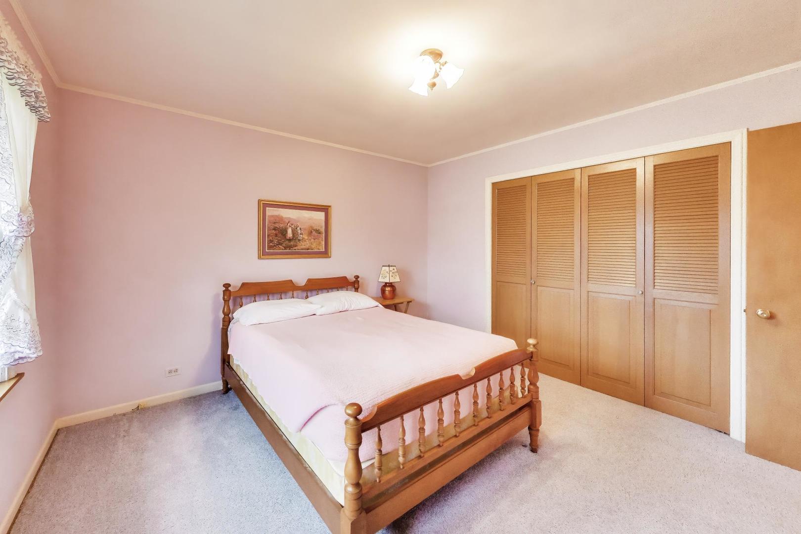 8012 Davis Street, Niles, IL 60714