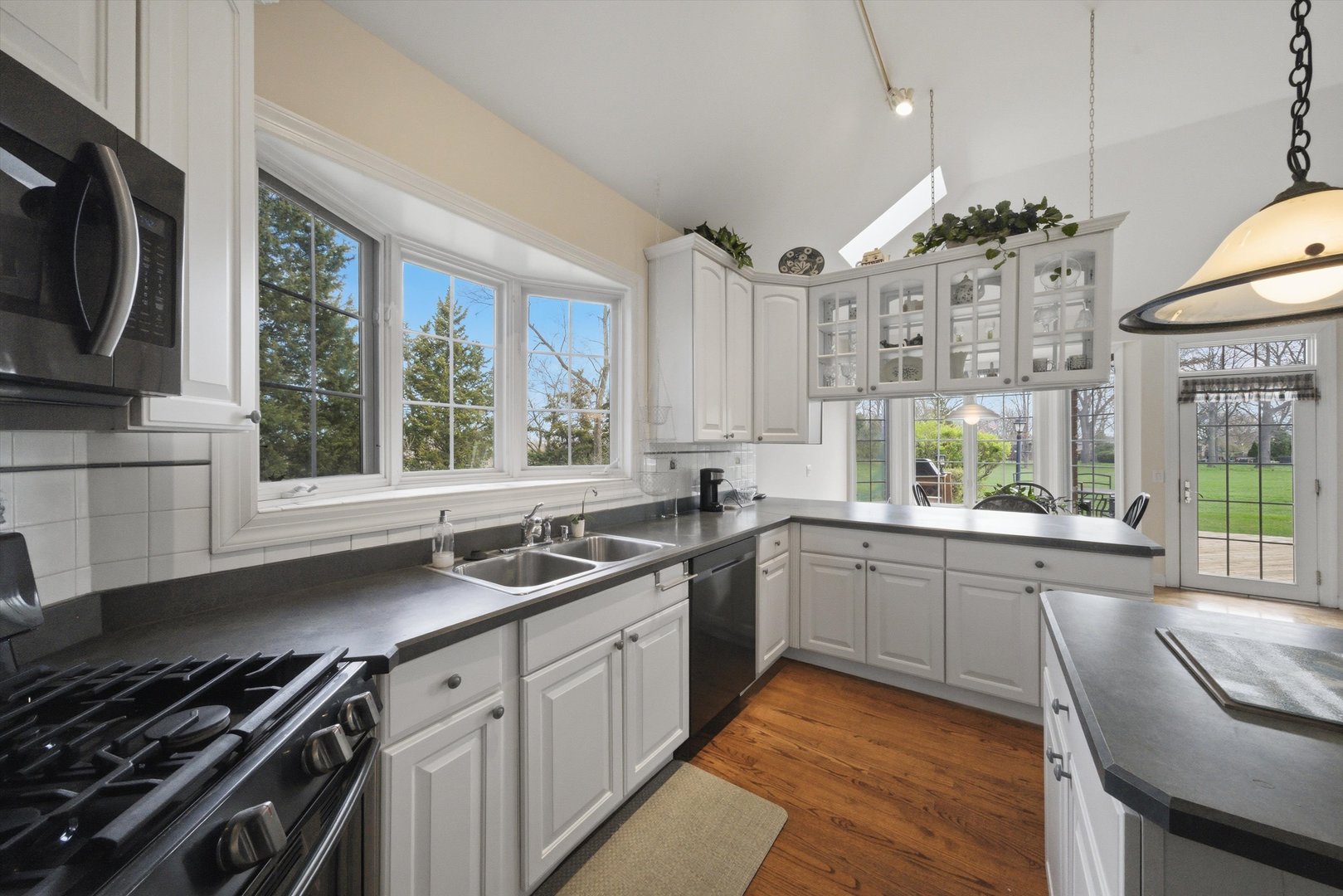 8839 S 83rd Avenue, Hickory Hills, IL 60457