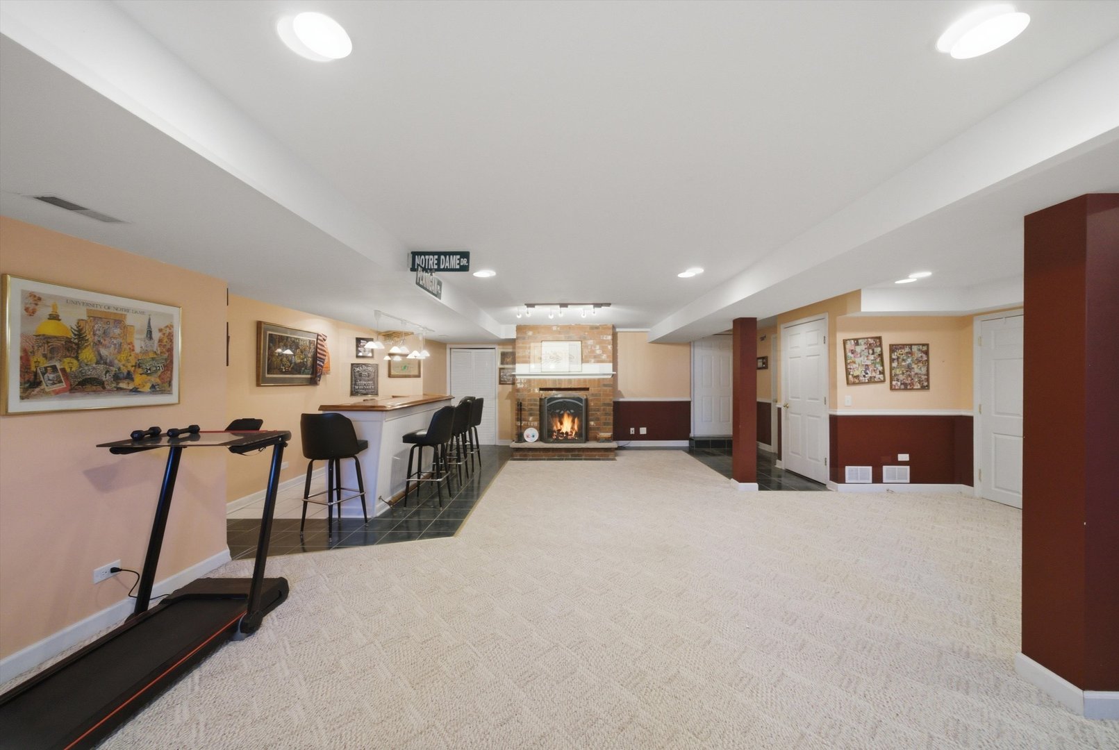 8839 S 83rd Avenue, Hickory Hills, IL 60457