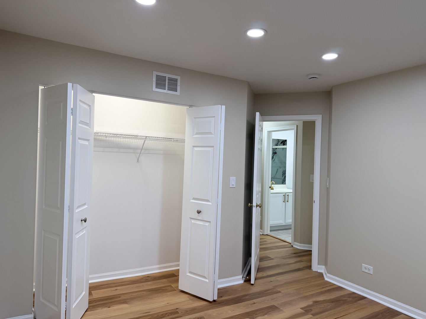 431 PINE LAKE Circle, Vernon Hills, IL 60061