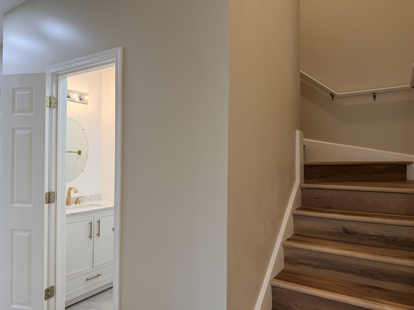 431 PINE LAKE Circle, Vernon Hills, IL 60061