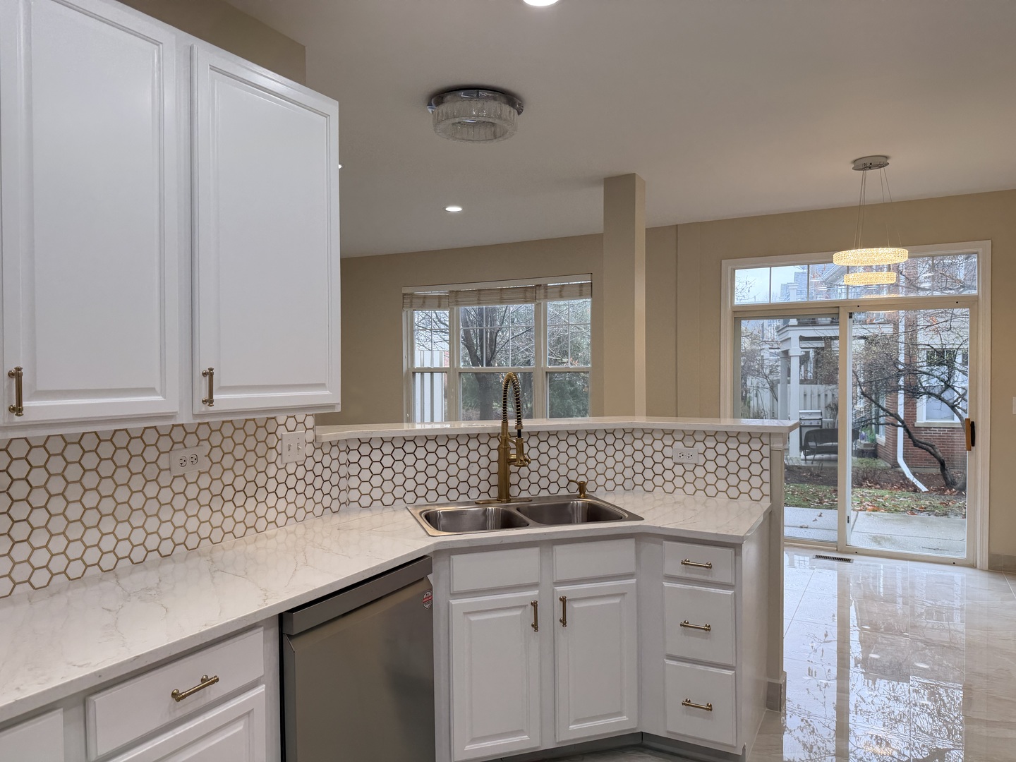 431 PINE LAKE Circle, Vernon Hills, IL 60061