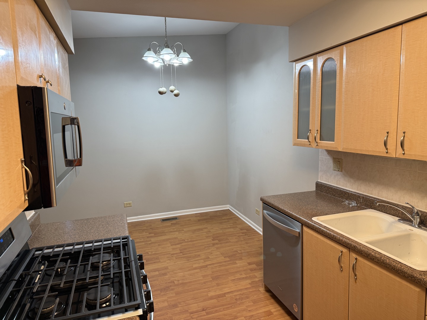 410 Ashwood Court, Vernon Hills, IL 60061