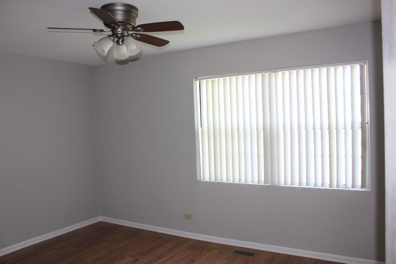 410 Ashwood Court, Vernon Hills, IL 60061