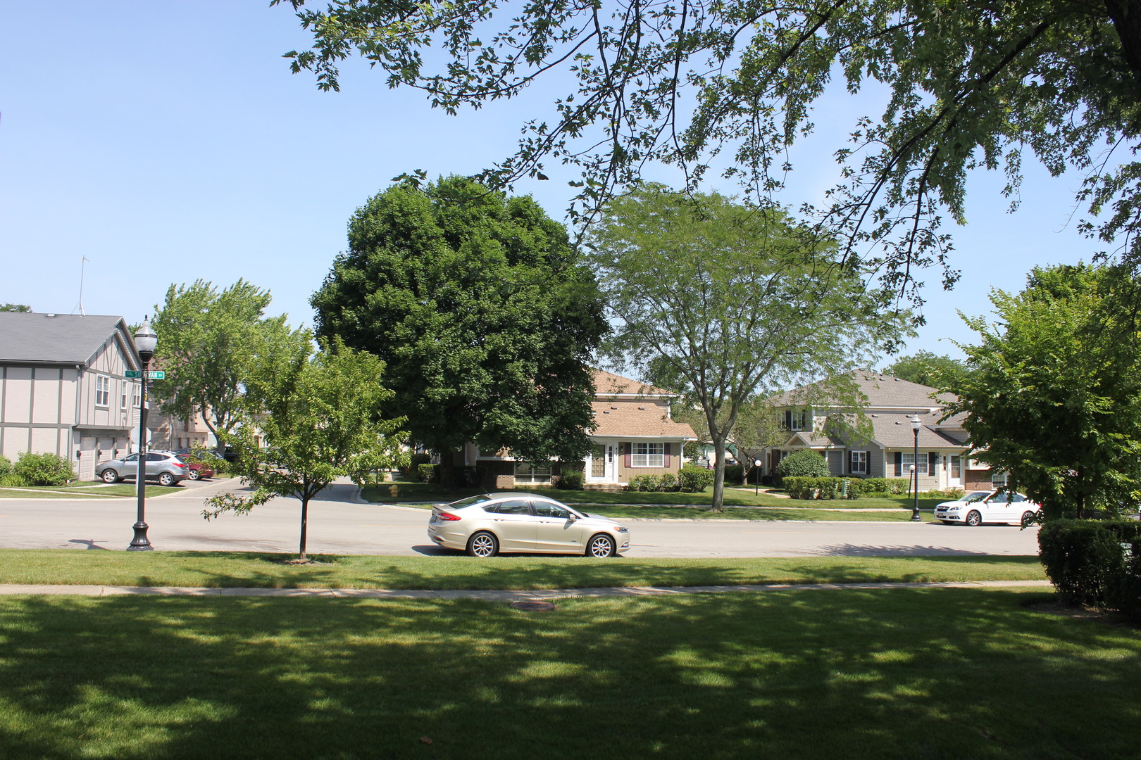 410 Ashwood Court, Vernon Hills, IL 60061