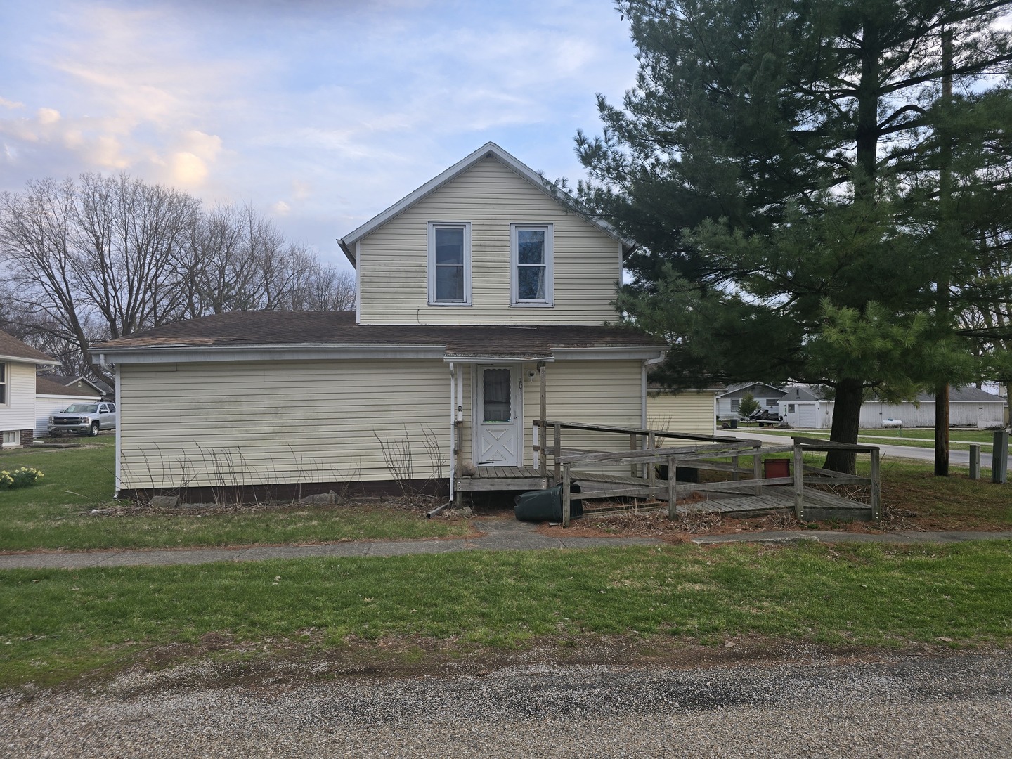 201 E Carlisle Street, Mclean, IL 61754