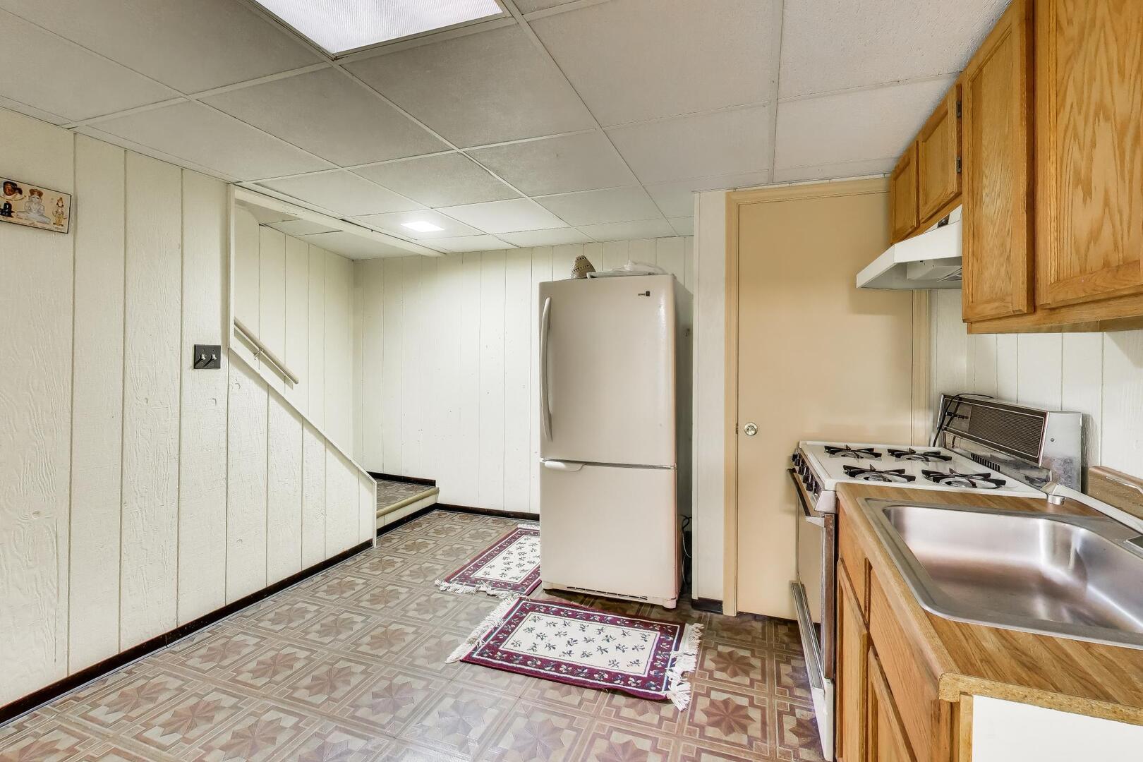 1021 Warwick Circle, Hoffman Estates, IL 60169