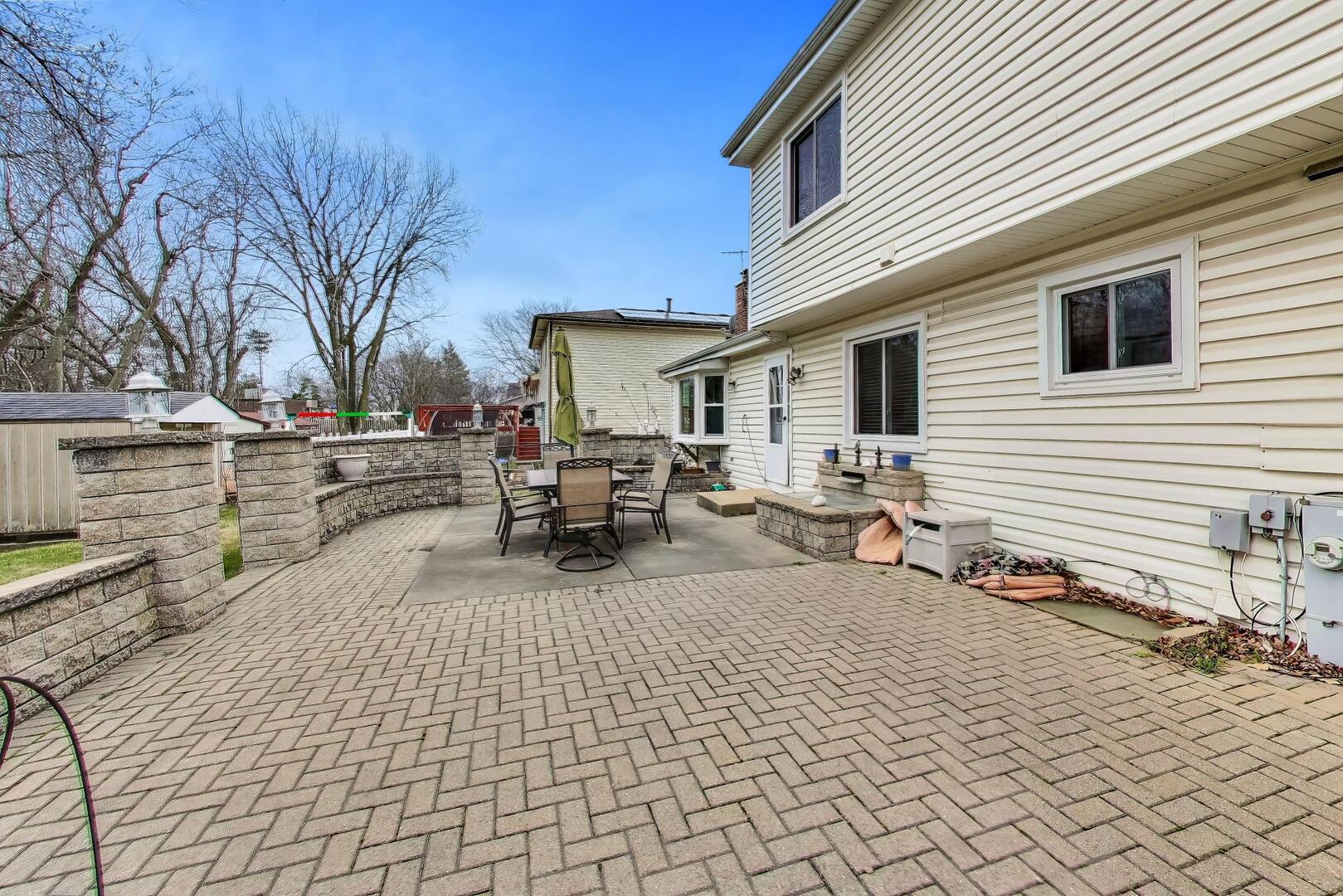 1021 Warwick Circle, Hoffman Estates, IL 60169