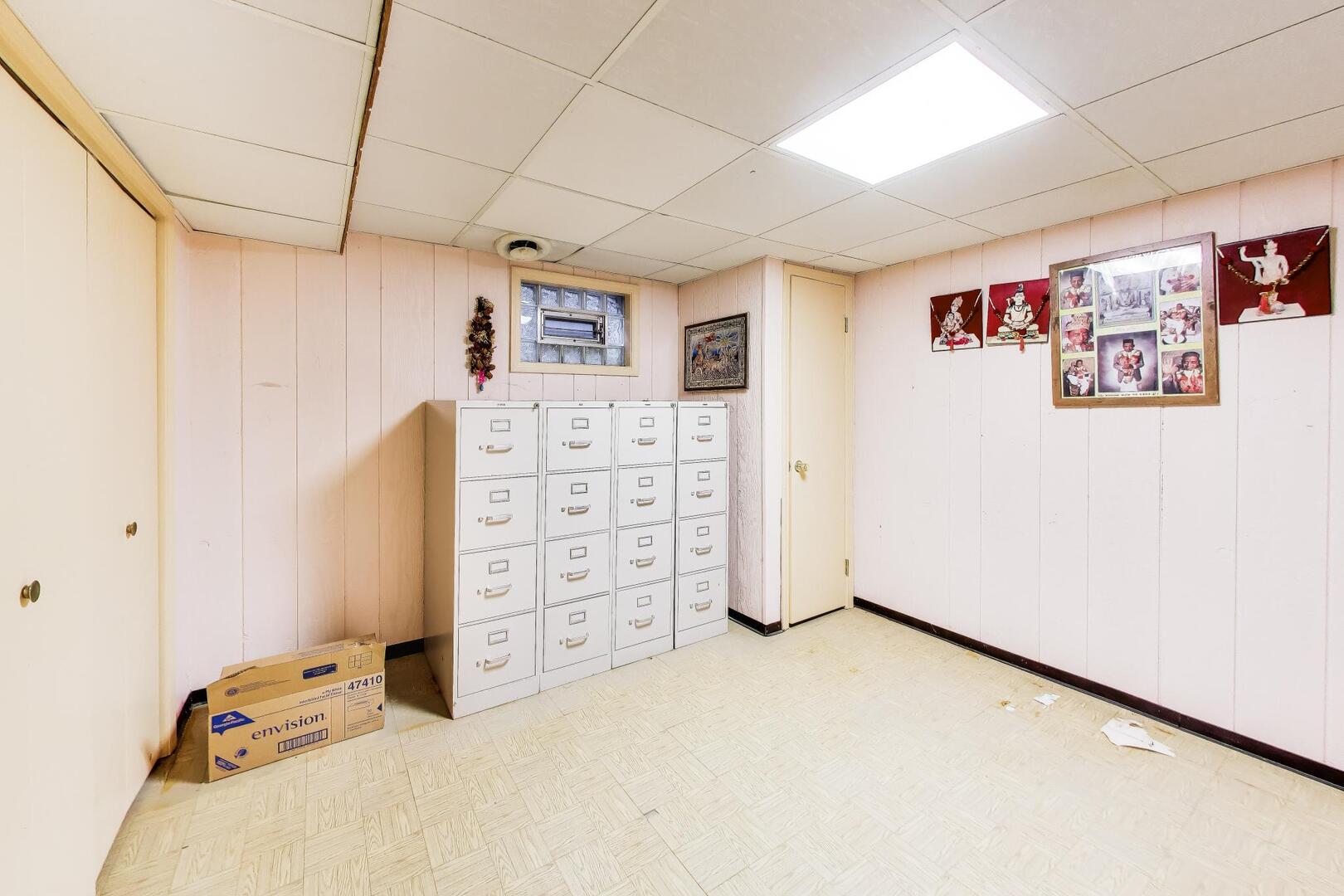 1021 Warwick Circle, Hoffman Estates, IL 60169