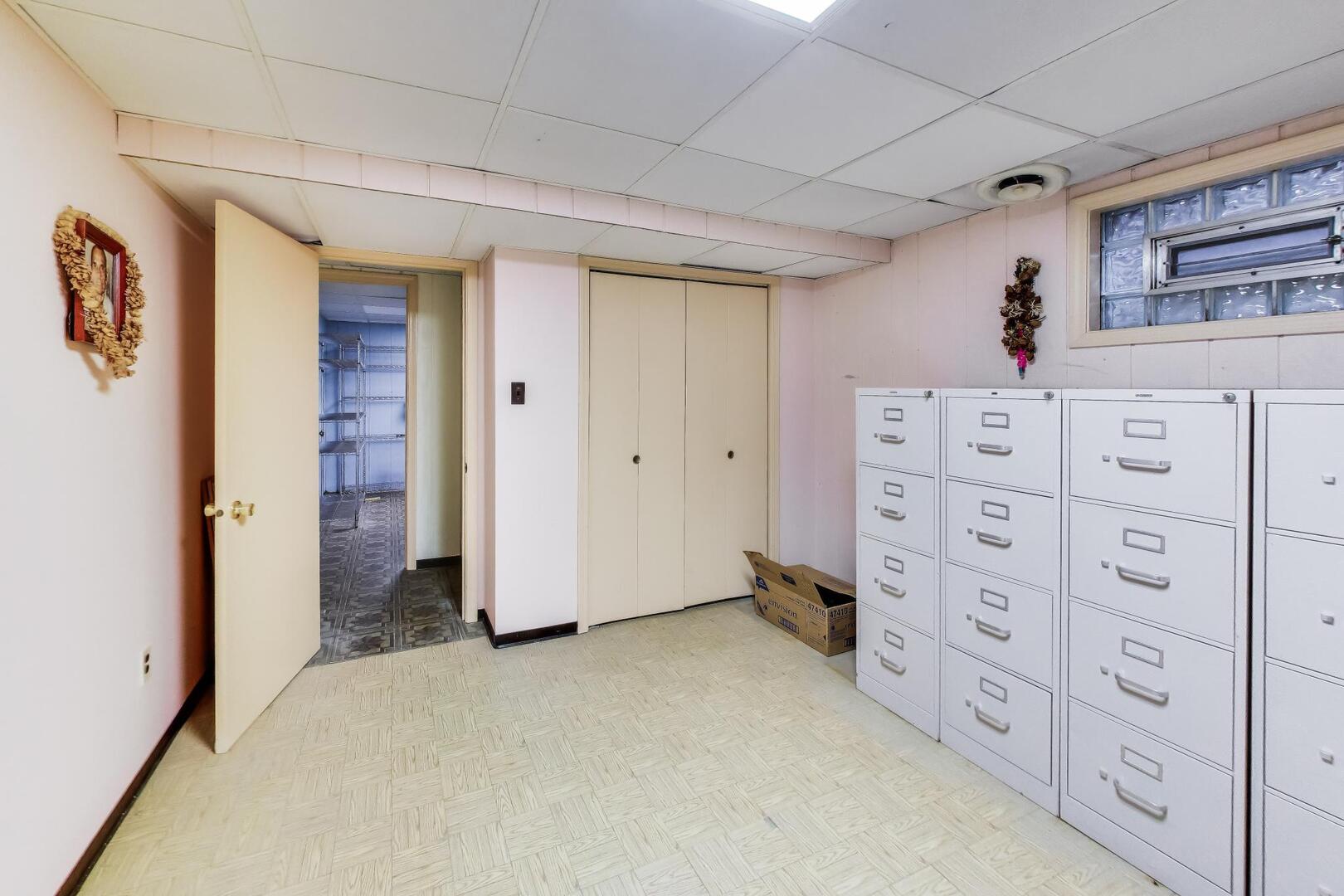 1021 Warwick Circle, Hoffman Estates, IL 60169