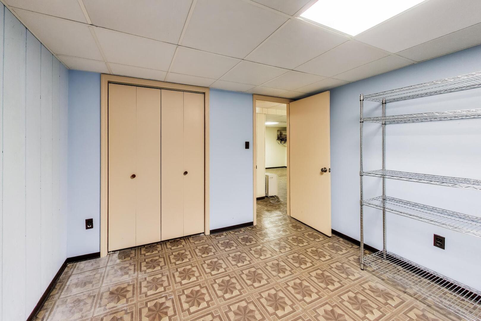 1021 Warwick Circle, Hoffman Estates, IL 60169