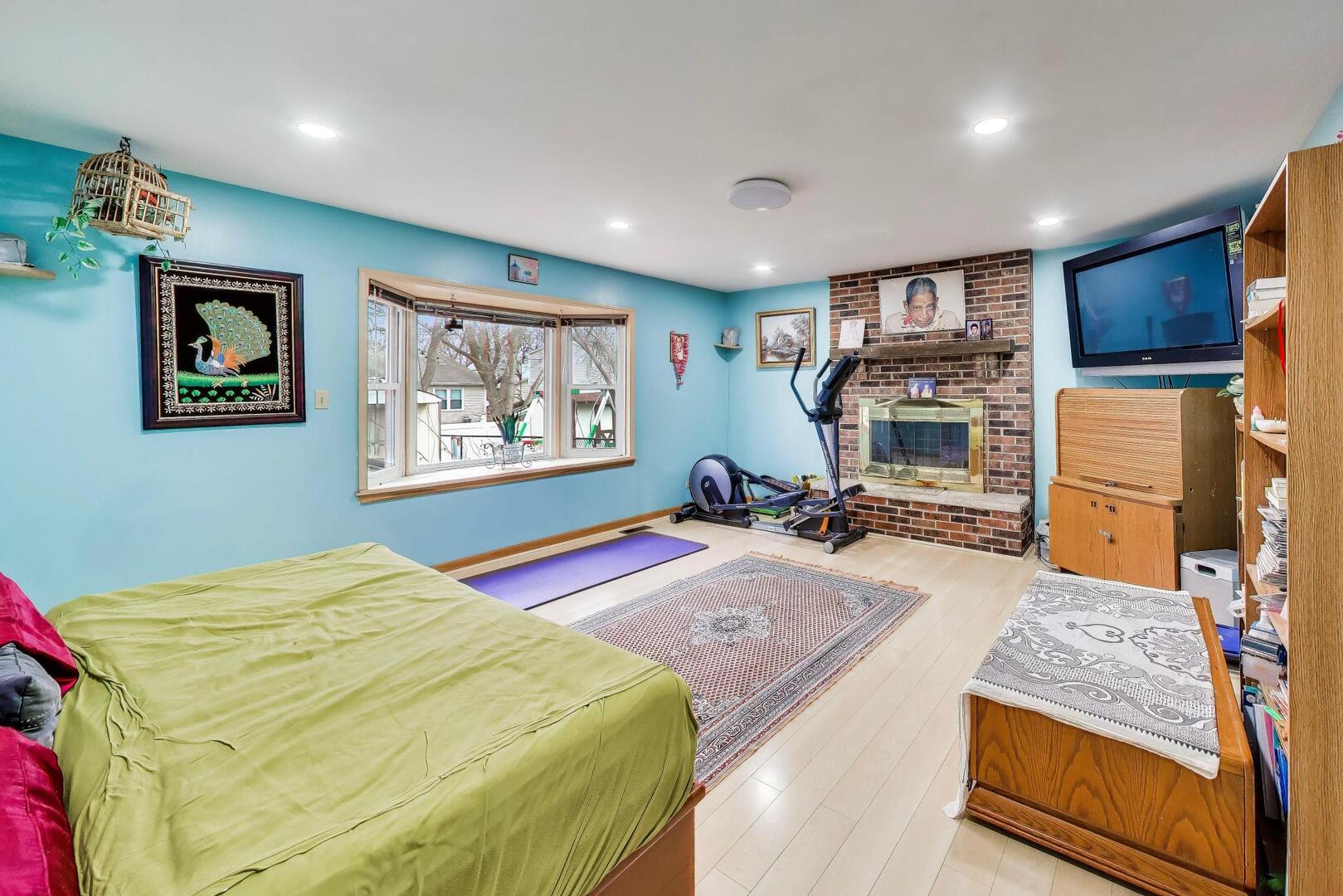 1021 Warwick Circle, Hoffman Estates, IL 60169