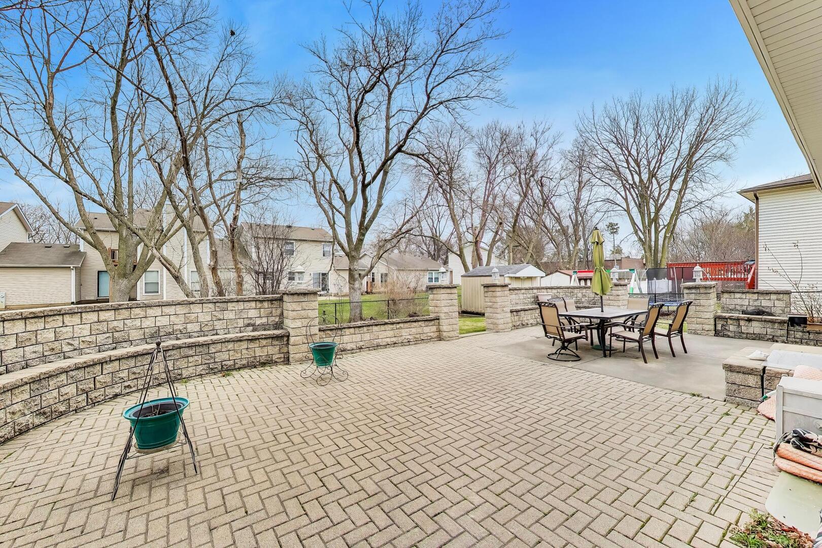 1021 Warwick Circle, Hoffman Estates, IL 60169