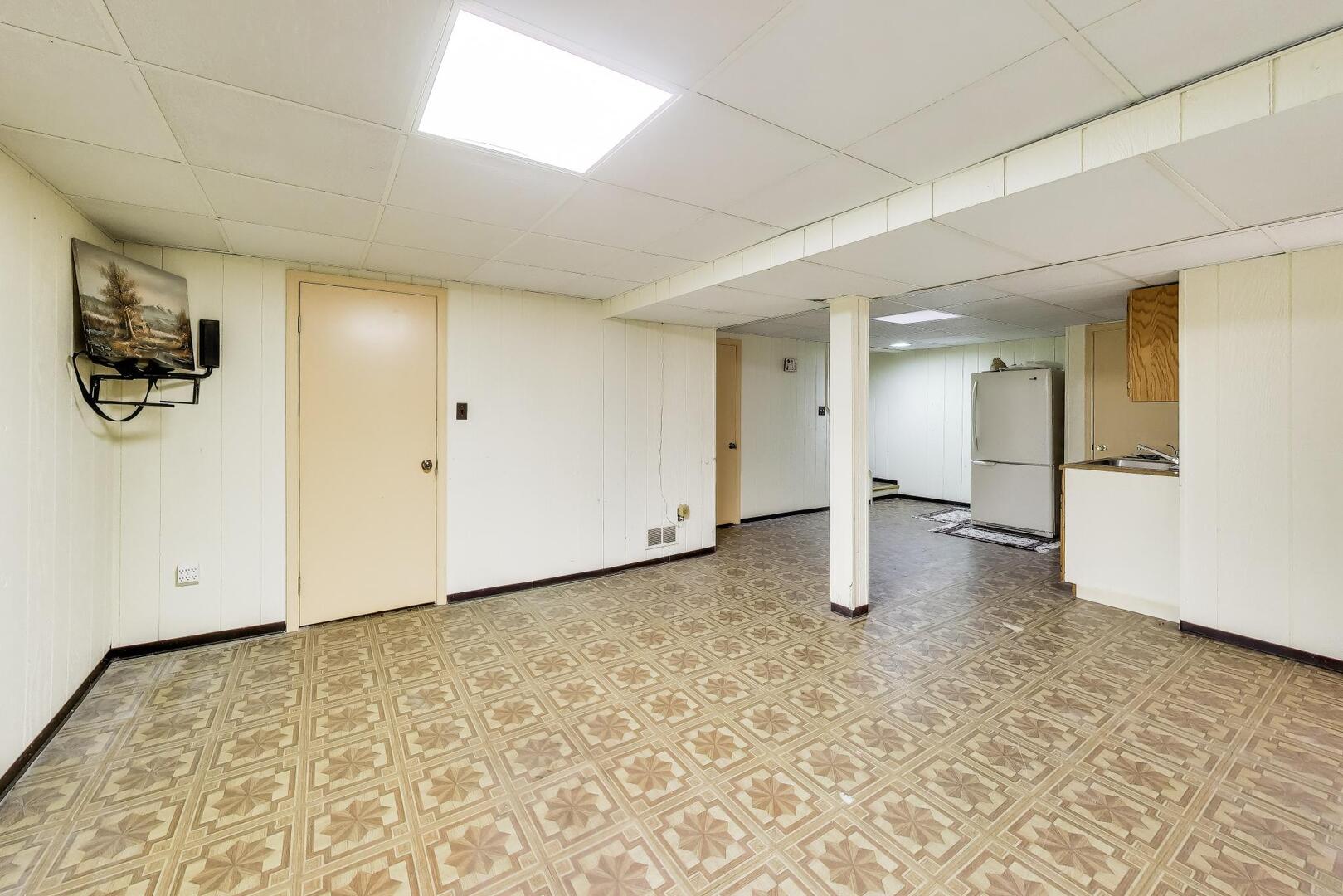 1021 Warwick Circle, Hoffman Estates, IL 60169