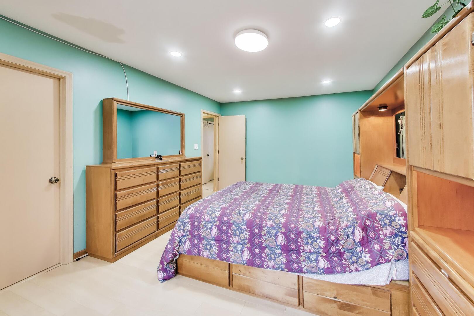 1021 Warwick Circle, Hoffman Estates, IL 60169