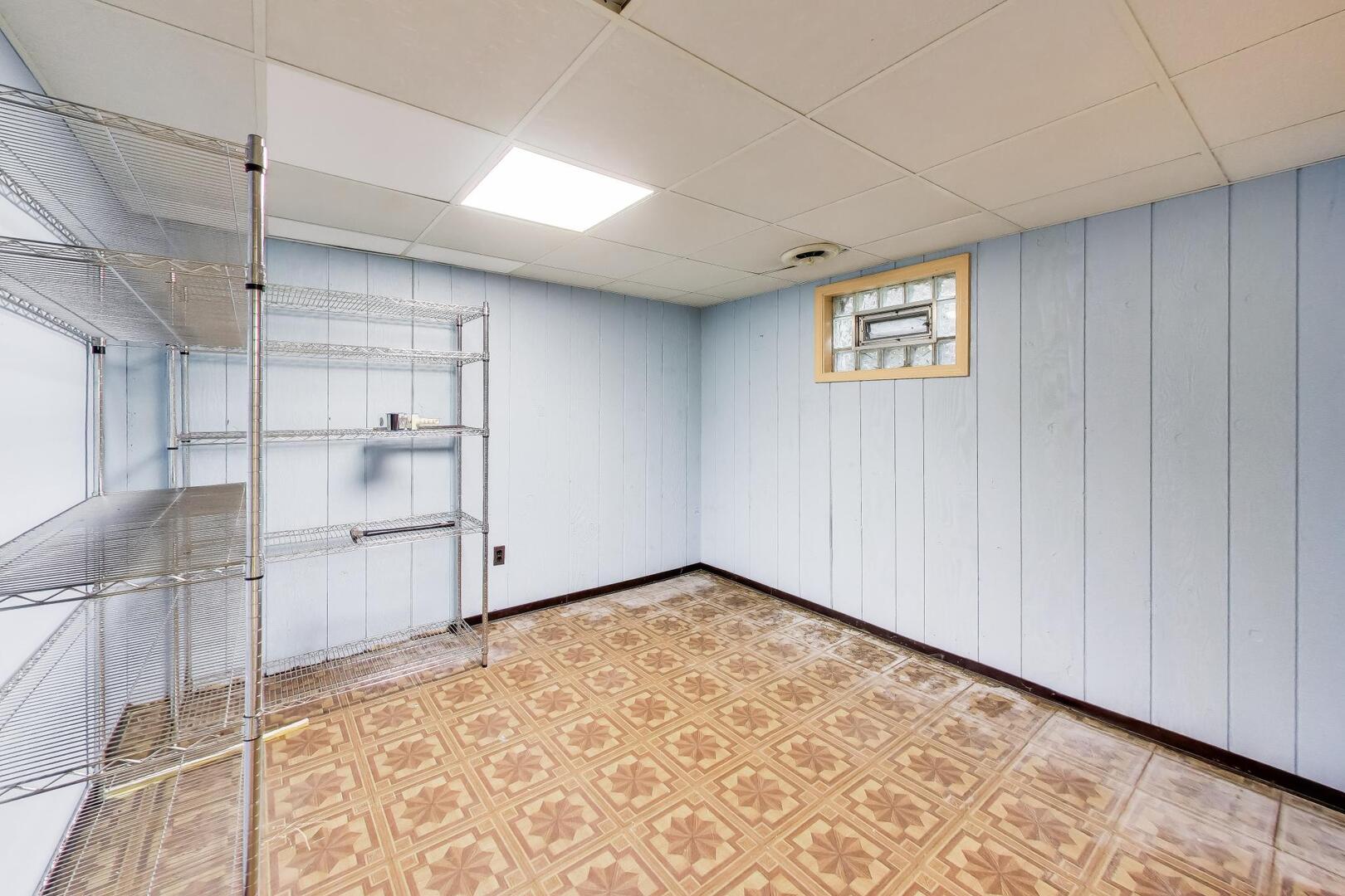 1021 Warwick Circle, Hoffman Estates, IL 60169