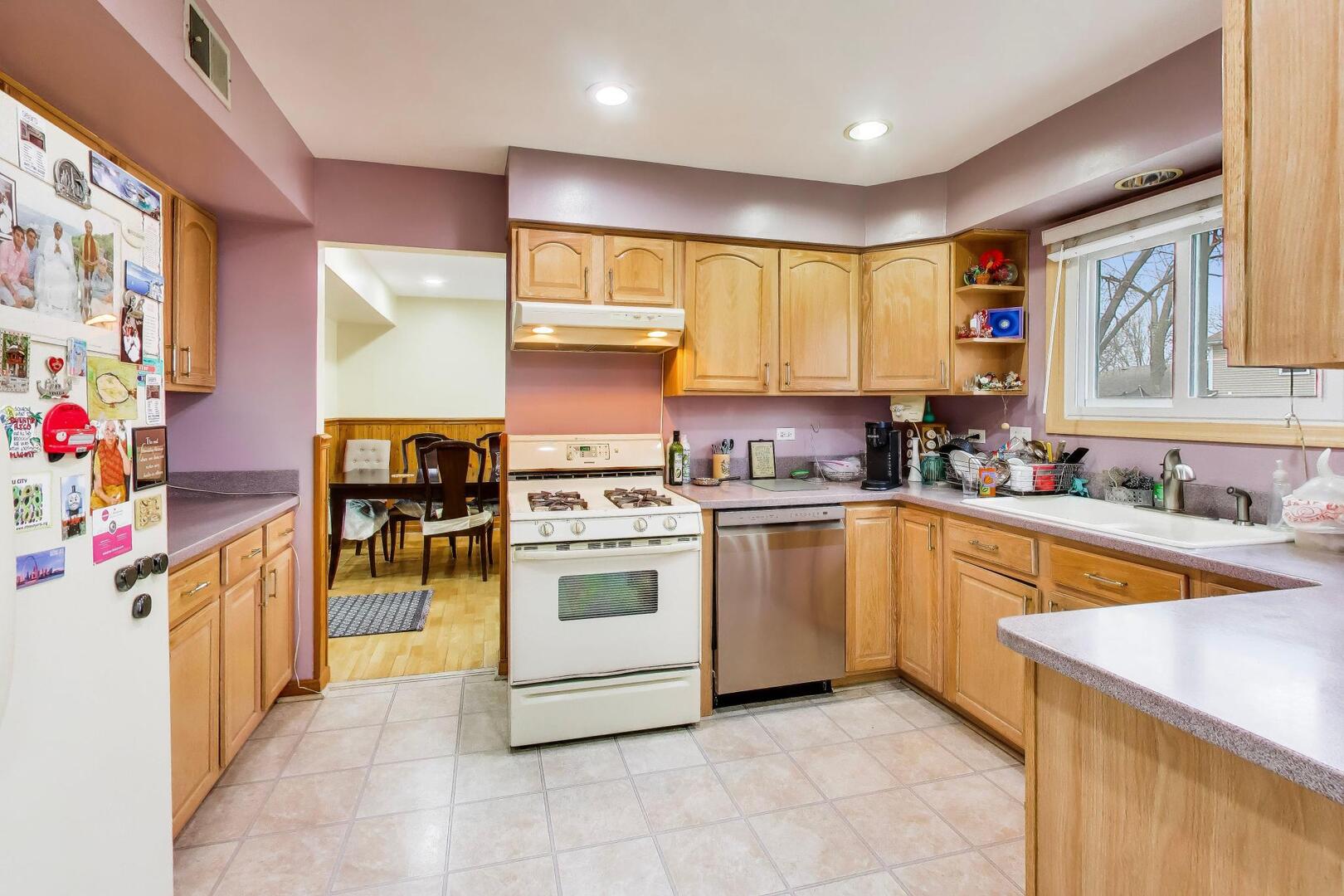 1021 Warwick Circle, Hoffman Estates, IL 60169