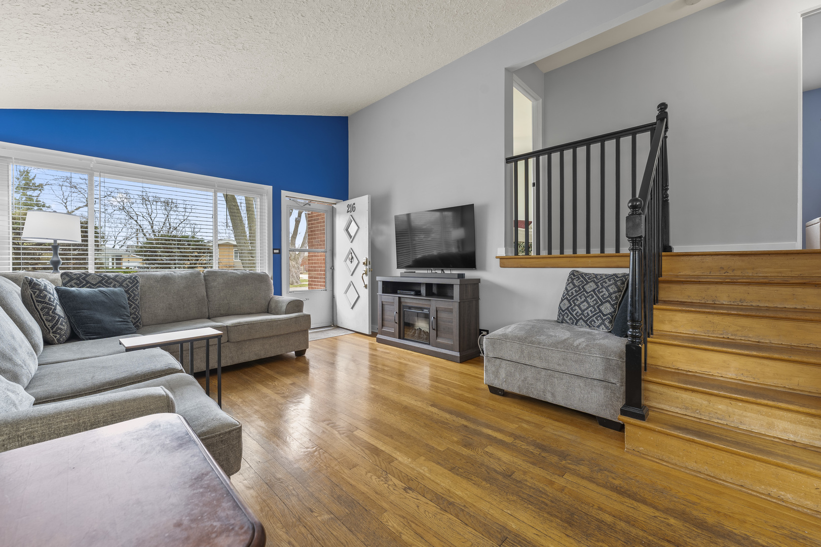 216 N Lombard Avenue, Lombard, IL 60148