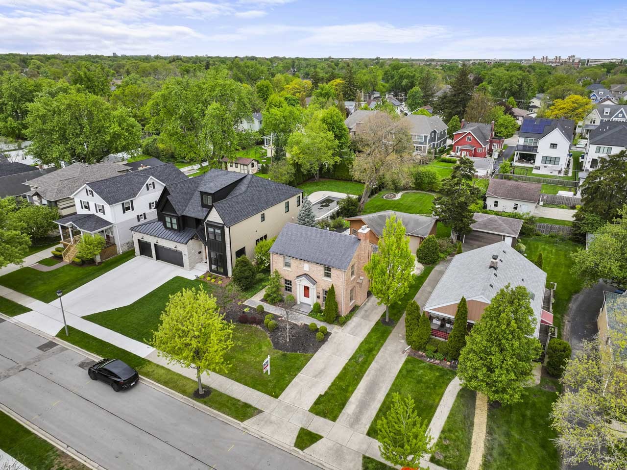 168 N Geneva Avenue, Elmhurst, IL 60126