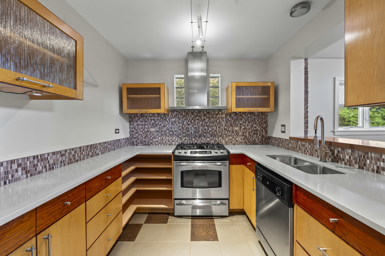 168 N Geneva Avenue, Elmhurst, IL 60126